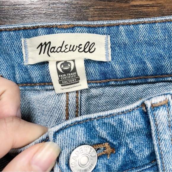 Madewell • The Curvy Perfect Vintage Jean in Coney Wash: Destroyed Edition - Picture 4 of 12